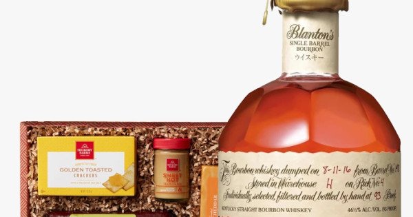 Blanton's Bourbon Whiskey 51.5% 箱付き Buy Blanton's Single Barrel Bourbon 2020 Wood Gift Box Edition